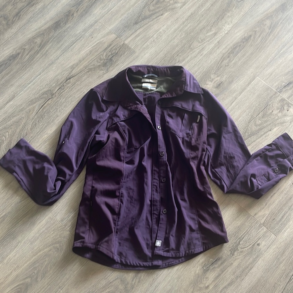 Columbia light weight long sleeve size S